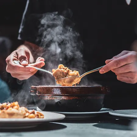 Hotel Le Donjon - Cœur De La Cité Médiévale 4*