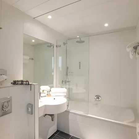 Hotel Le Donjon - Cœur De La Cité Médiévale 4*
