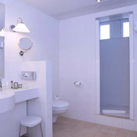 Hotel Le Donjon - Cœur De La Cité Médiévale 4*