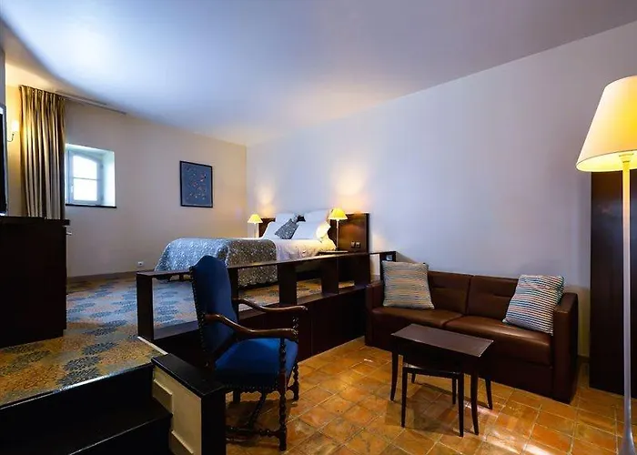 Hotel Le Donjon - Cœur De La Cité Médiévale 4*