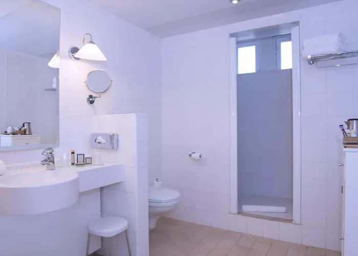 Hotel Le Donjon - Cœur De La Cité Médiévale 4*