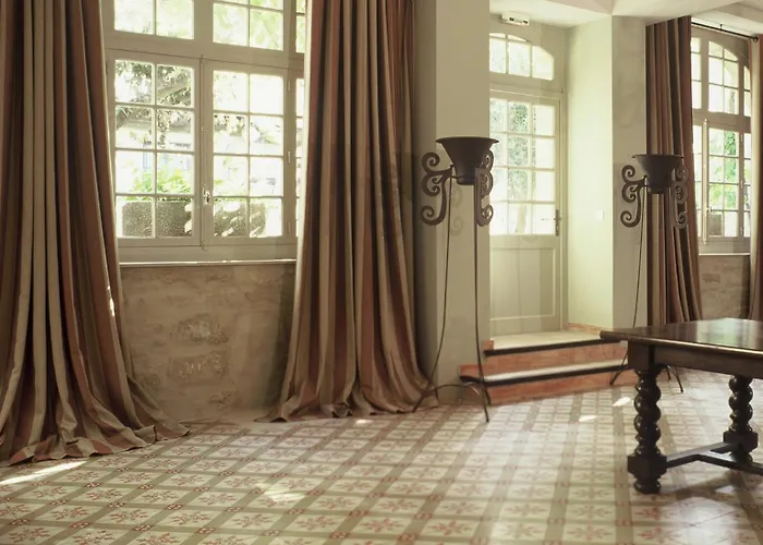 Le Donjon - Cœur De La Cité Médiévale